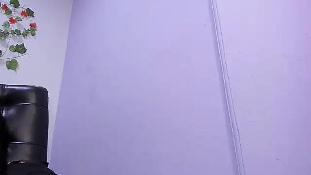 Snapshot of nicollee18 chatting on 02/11/25, 09:20 nicollee18 online show from 02/11/25, 09:20