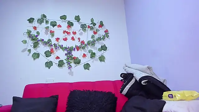 Snapshot of nicollee18 chatting on 02/25/25, 09:20 nicollee18 online show from 02/25/25, 09:20