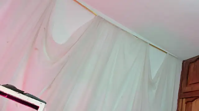 Itsme Daniela online show from 04/18/26, 01:59