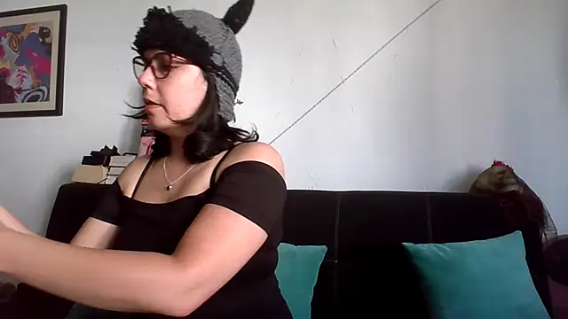 Snapshot of Tiramisu89 chatting on 11/11/25, 06:08 Tiramisu89 online show from 11/11/25, 06:08