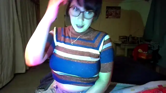 Snapshot of Tiramisu89 chatting on 12/21/25, 04:30 Tiramisu89 online show from 12/21/25, 04:30