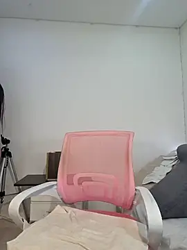 Snapshot of Anal_Luucia chatting on 05/01/26, 12:54 Anal Luucia online show from 05/01/26, 12:54