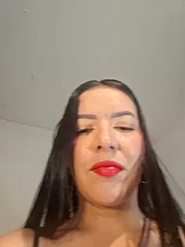 Snapshot of Anal_Luucia chatting on 06/08/26, 12:05 Anal Luucia online show from 06/08/26, 12:05