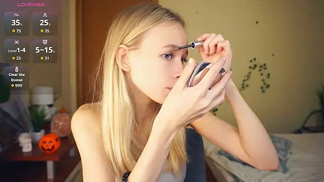 LynetBurby online show from 10/27/25, 02:10