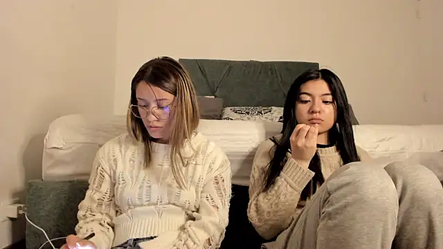 Gabby and Alice online show from 12/14/24, 04:34