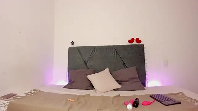 Gabby and Alice online show from 01/17/25, 02:18