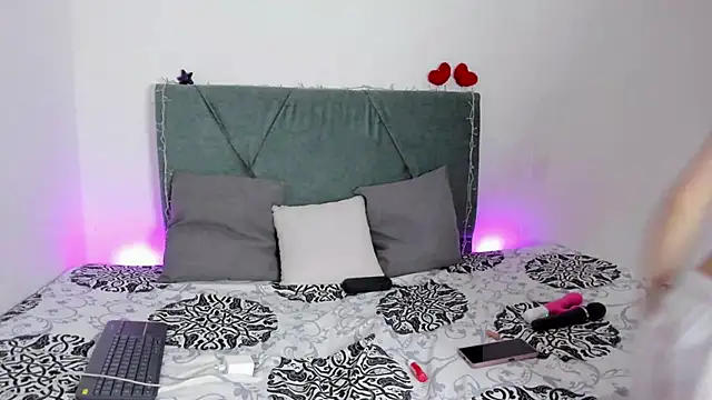 Gabby and Alice online show from 01/25/25, 09:25