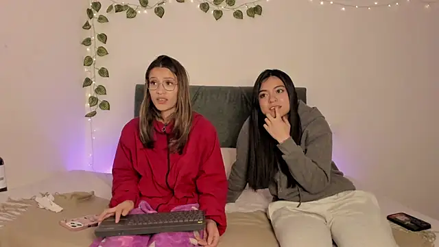 Gabby and Alice online show from 03/15/25, 11:50