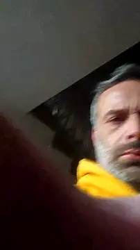 Snapshot of Gianlucazeis chatting on 12/15/25, 02:43 Gianlucazeis online show from 12/15/25, 02:43