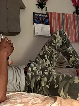 Snapshot of Johnras121 chatting on 11/28/25, 12:24 Johnras121 online show from 11/28/25, 12:24