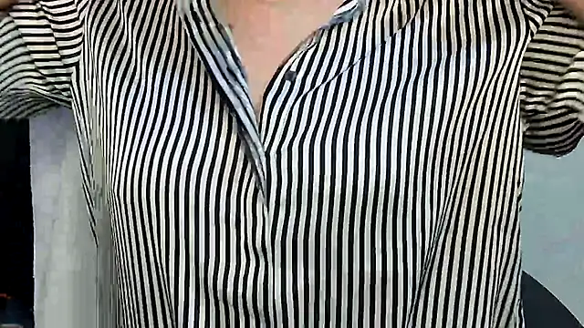 MIss-Naina online show from 04/13/26, 07:47