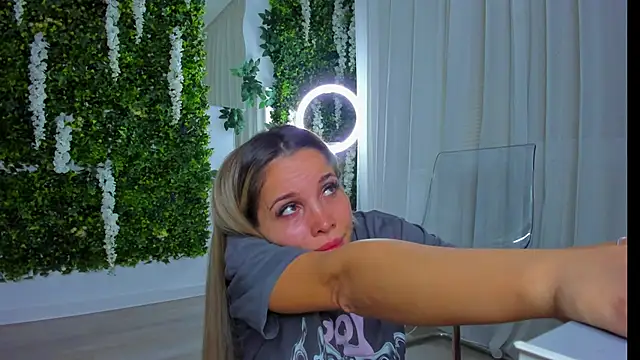 VivienCarter online show from 10/24/25, 06:59