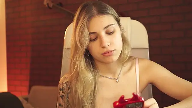 EllieCutes online show from 09/27/25, 09:14