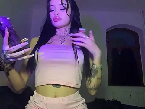 Snapshot of madelinexx chatting on 01/08/25, 04:33 madelinexx online show from 01/08/25, 04:33