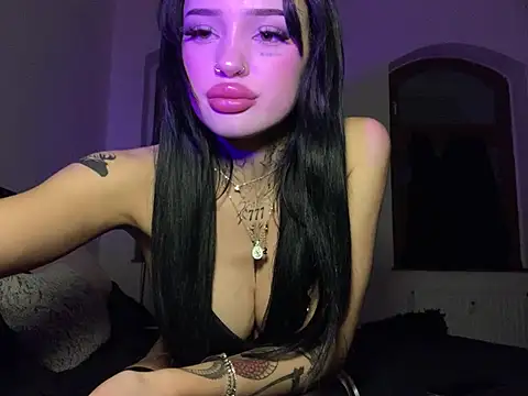 Snapshot of madelinexx chatting on 01/08/25, 09:12 madelinexx online show from 01/08/25, 09:12