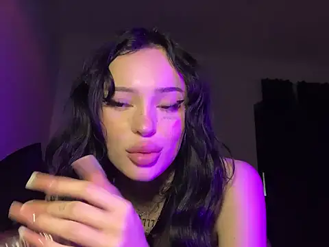 Snapshot of madelinexx chatting on 01/21/25, 12:25 madelinexx online show from 01/21/25, 12:25