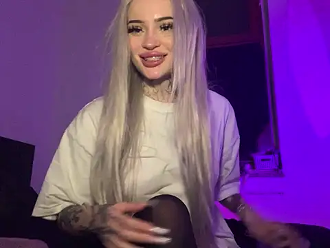 Snapshot of madelinexx chatting on 02/07/25, 07:06 madelinexx online show from 02/07/25, 07:06