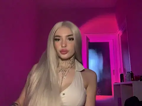 Snapshot of madelinexx chatting on 02/16/25, 05:04 madelinexx online show from 02/16/25, 05:04