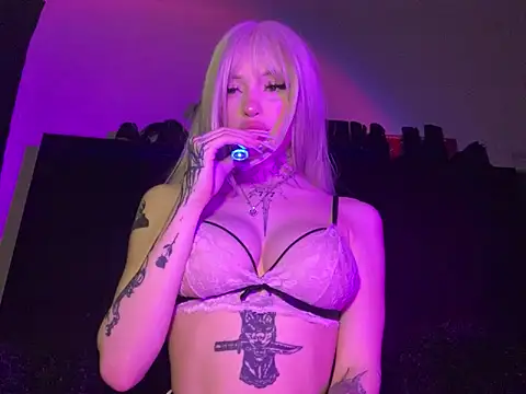 Snapshot of madelinexx chatting on 02/21/25, 06:59 madelinexx online show from 02/21/25, 06:59