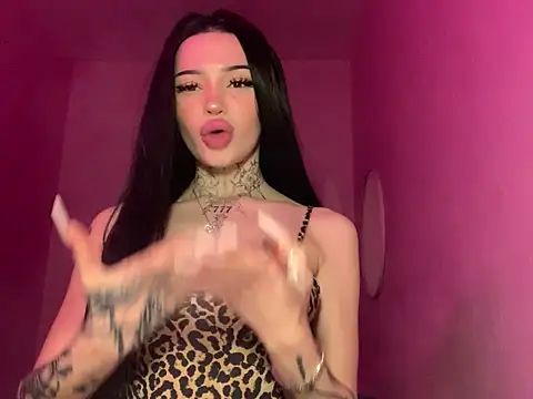 Snapshot of madelinexx chatting on 02/24/25, 07:09 madelinexx online show from 02/24/25, 07:09