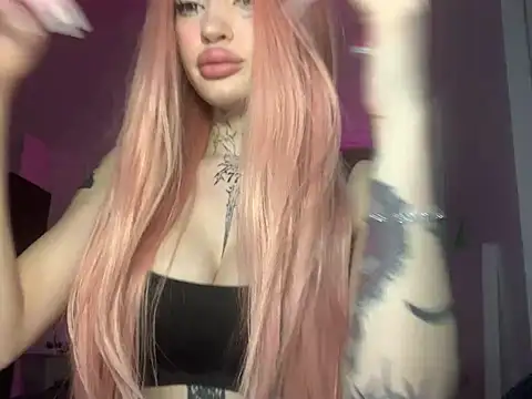 Snapshot of madelinexx chatting on 03/07/25, 12:48 madelinexx online show from 03/07/25, 12:48