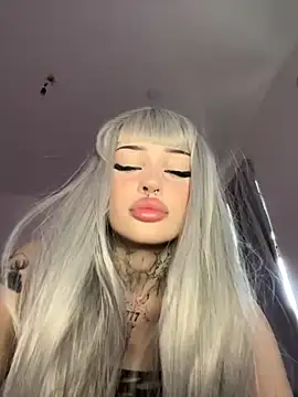 Snapshot of madelinexx chatting on 09/12/25, 11:43 madelinexx online show from 09/12/25, 11:43