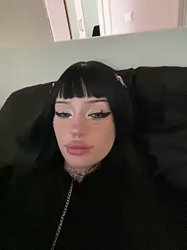 Snapshot of madelinexx chatting on 09/15/25, 08:25 madelinexx online show from 09/15/25, 08:25