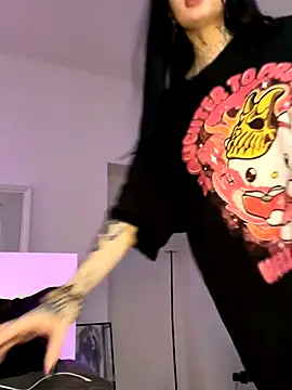 Snapshot of madelinexx chatting on 09/17/25, 02:19 madelinexx online show from 09/17/25, 02:19