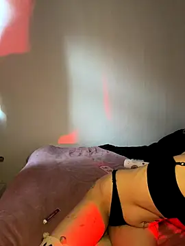 Snapshot of madelinexx chatting on 09/30/25, 03:39 madelinexx online show from 09/30/25, 03:39