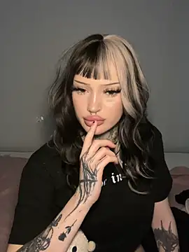 Snapshot of madelinexx chatting on 11/03/25, 11:22 madelinexx online show from 11/03/25, 11:22