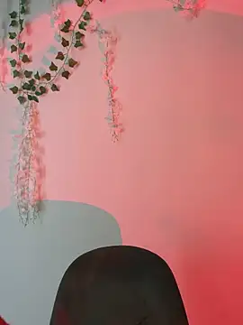 Snapshot of madelinexx chatting on 11/06/25, 11:00 madelinexx online show from 11/06/25, 11:00