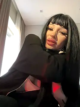 Snapshot of madelinexx chatting on 11/22/25, 01:43 madelinexx online show from 11/22/25, 01:43