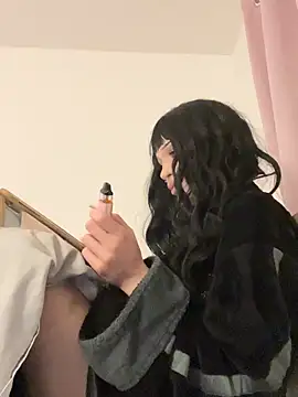 Snapshot of madelinexx chatting on 12/17/25, 06:41 madelinexx online show from 12/17/25, 06:41