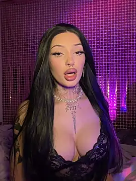 Snapshot of madelinexx chatting on 01/12/26, 02:33 madelinexx online show from 01/12/26, 02:33