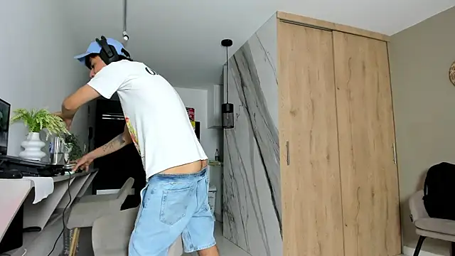 Huge latin cock online show from 02/08/25, 09:04