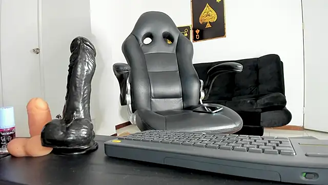 Martinafeet-qos online show from 02/13/25, 10:22