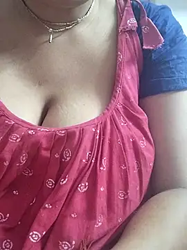 Snapshot of miss-Riy chatting on 03/05/25, 04:02 miss-Riy online show from 03/05/25, 04:02