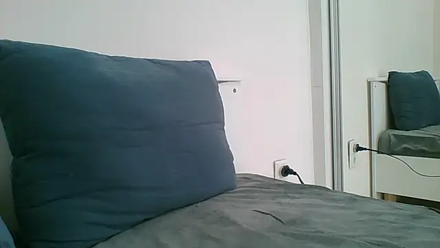 Snapshot of Emma_99 chatting on 06/13/26, 06:33 Emma 99 online show from 06/13/26, 06:33