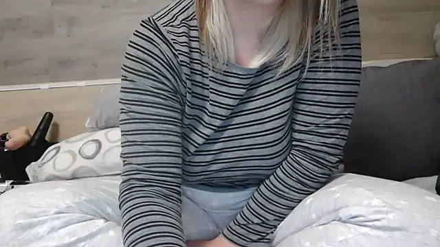 Snapshot of LaRa_forU chatting on 02/04/25, 05:34 LaRa forU online show from 02/04/25, 05:34