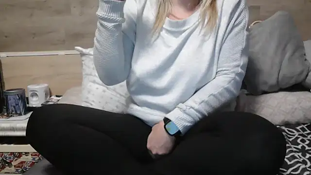 Snapshot of LaRa_forU chatting on 02/07/25, 06:24 LaRa forU online show from 02/07/25, 06:24