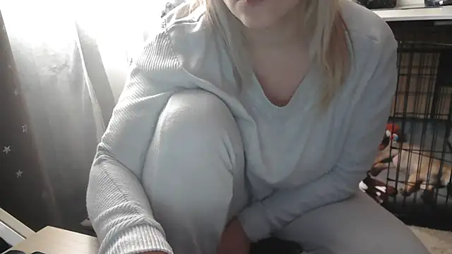 Snapshot of LaRa_forU chatting on 02/09/25, 11:04 LaRa forU online show from 02/09/25, 11:04