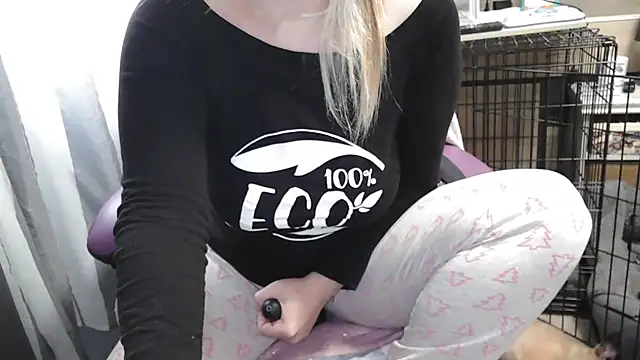 Snapshot of LaRa_forU chatting on 02/20/25, 03:52 LaRa forU online show from 02/20/25, 03:52