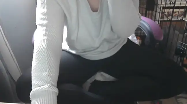 Snapshot of LaRa_forU chatting on 02/25/25, 02:11 LaRa forU online show from 02/25/25, 02:11