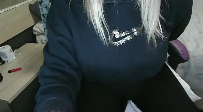 Snapshot of LaRa_forU chatting on 03/03/25, 08:21 LaRa forU online show from 03/03/25, 08:21