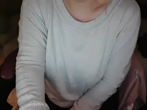 Snapshot of LaRa_forU chatting on 03/12/25, 06:22 LaRa forU online show from 03/12/25, 06:22