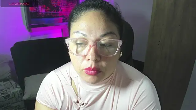 Snapshot of jessicarabbit_1 chatting on 05/15/26, 11:01 jessicarabbit 1 online show from 05/15/26, 11:01