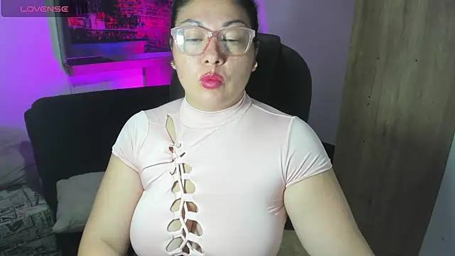 Snapshot of jessicarabbit_1 chatting on 05/15/26, 11:45 jessicarabbit 1 online show from 05/15/26, 11:45