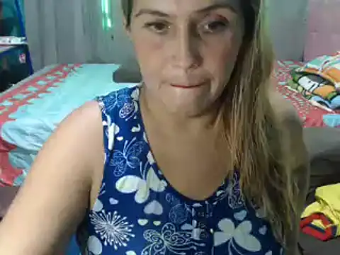 Snapshot of mom_son_dirty chatting on 12/04/24, 12:30 mom son dirty online show from 12/04/24, 12:30