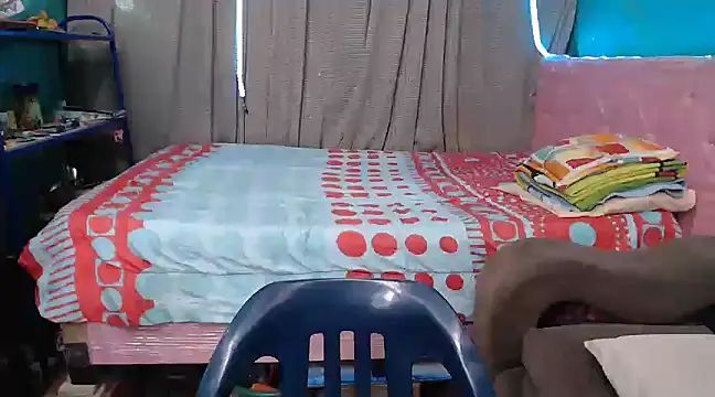 Snapshot of mom_son_dirty chatting on 01/29/25, 03:04 mom son dirty online show from 01/29/25, 03:04