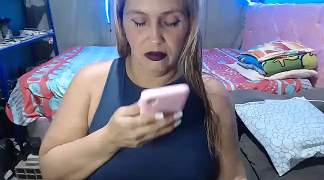 Snapshot of mom_son_dirty chatting on 02/02/25, 12:51 mom son dirty online show from 02/02/25, 12:51